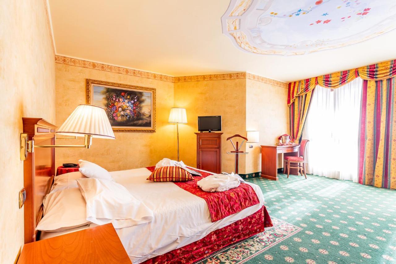 Hotel Cristallo Sestrières Extérieur photo